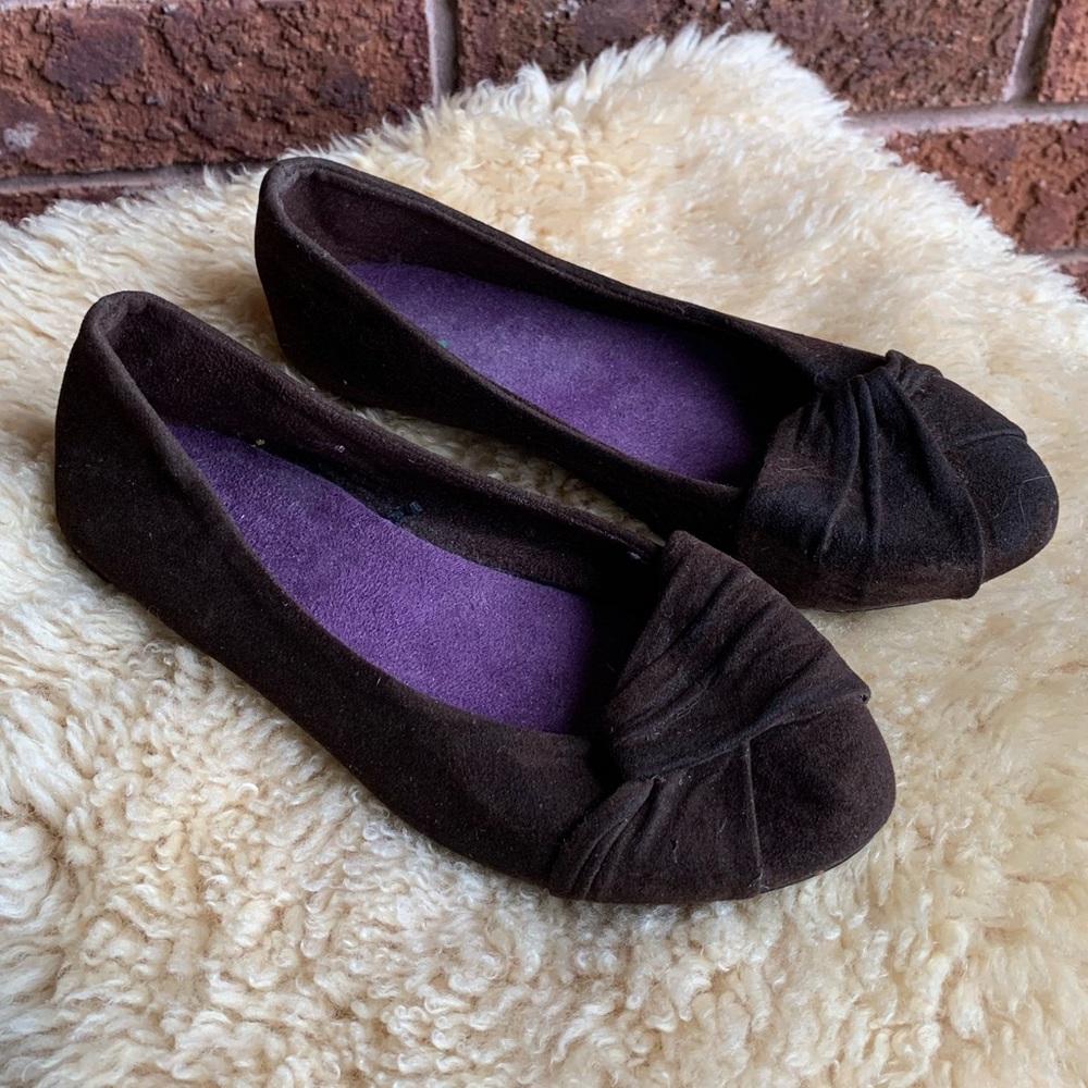 NWOT Brown Women’s G 21 Flats 🌺 Size 6.